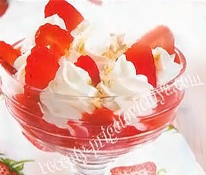 Клубника со сливками и творогом