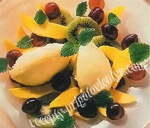 Манговый мусс с виноградом