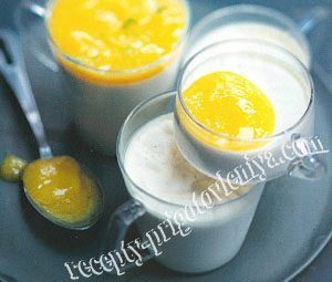 Паннакотта с манговым пюре