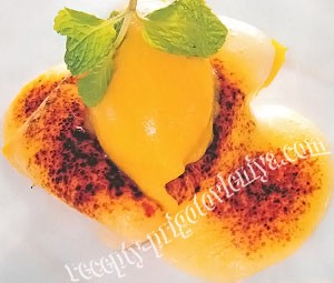 Сорбет из манго с гренками