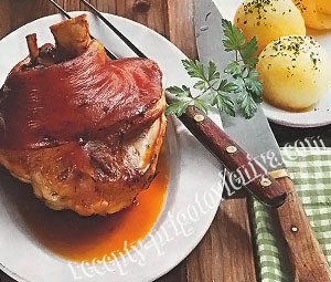 Свиная голяшка по-баварски