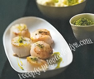 Морские гребешки с фисташками
