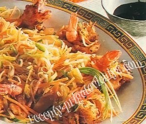 Салат с фаршированными креветками
