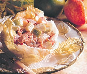Уолдорфский салат с тунцом