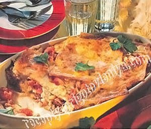 Лазанья с зеленым салатом