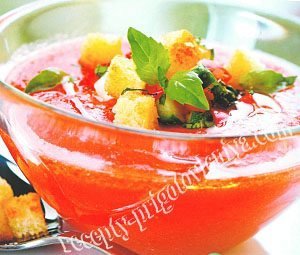 Гаспачо с чесночными крутонами
