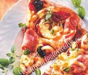 Пицца с индейкой и луком