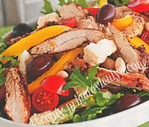 Салат с курицей и фетой