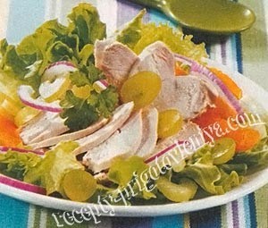 Салат из курицы с виноградом