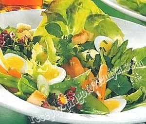 Салат ассорти с крутонами