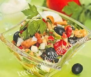 Салат с маринованными грибами