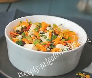 Салат с морковью и сыром тофу