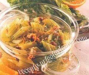 Салат из сельдерея с орехами