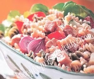 Куриный салат с пастой
