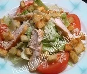 «Цезарь» с капченой курицей