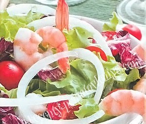Салат с креветками и овощами