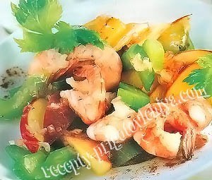 Салат с креветками и сельдереем