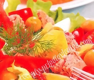 Салат с тунцом и овощами