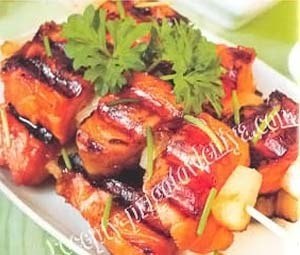 Шашлычки с лососем и ананасами