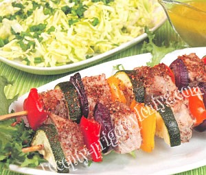 Мясные шашлыки с овощами