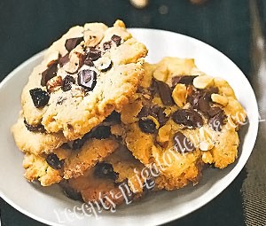 Печенье с изюмом и шоколадом