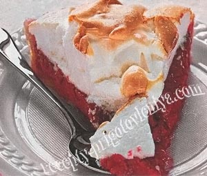 Пирог с малиной и безе