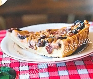 Сливовый пирог с корицей