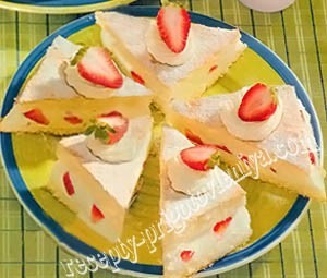 Пирожные с кремом и клубникой