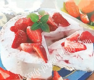 Торт-мороженое с клубникой