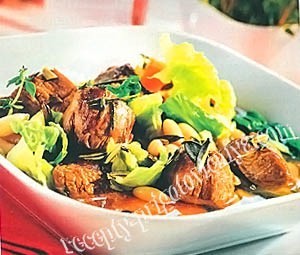 Пряный гуляш с капустой