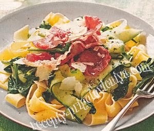 Лапша с беконом и цуккини