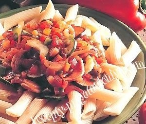 Паста с овощами в томатном соусе