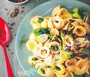 «Ракушки» с брокколи и анчоусами