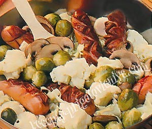 Овощи с сардельками