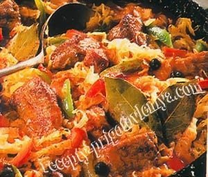 Гуляш из индейки с капустой