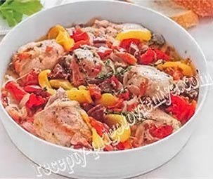 Курица, тушенная с овощами