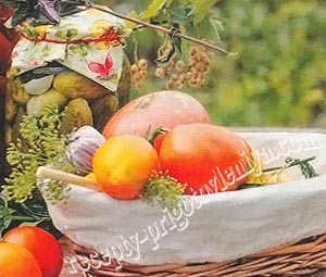 Соленые помидоры и огурцы